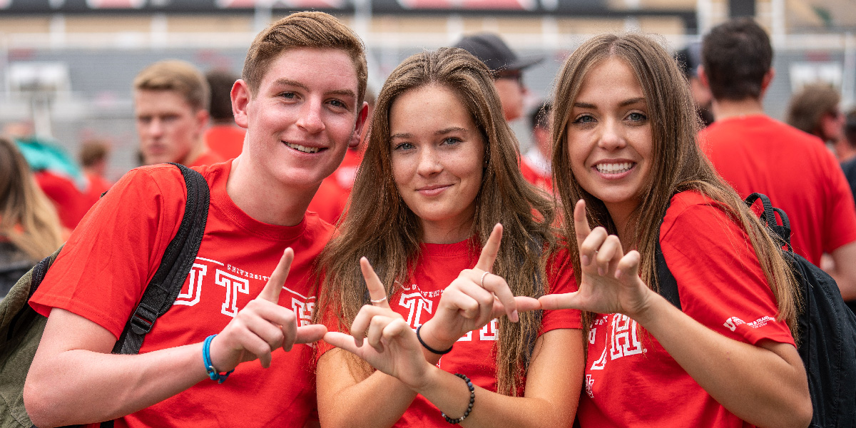 students showing the U sign
